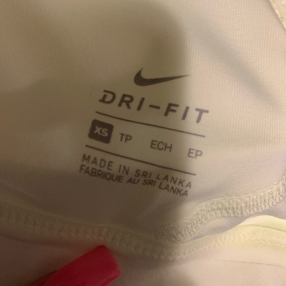 Nike neon sports bra. - Picture 4 of 4